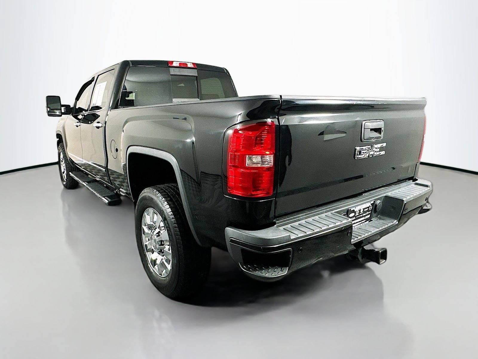 Used 2019 GMC Sierra 2500 Denali w/ Duramax Plus Package AWD/4WD image 5