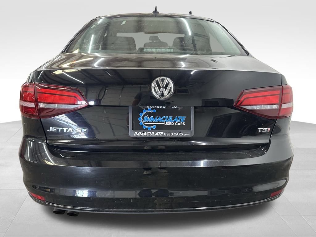 Used 2017 Volkswagen Jetta SE image 4