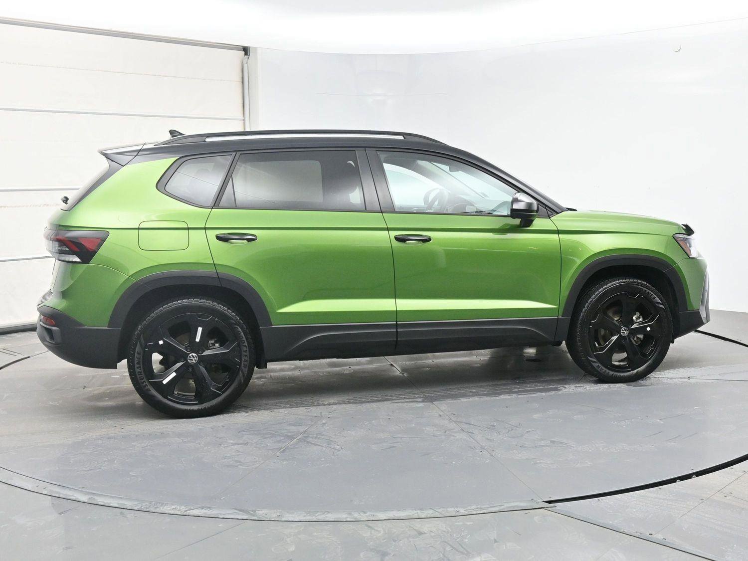 Certified 2025 Volkswagen Taos SE AWD/4WD image 26