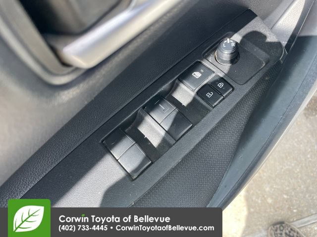 Used 2020 Toyota Corolla LE FWD image 19