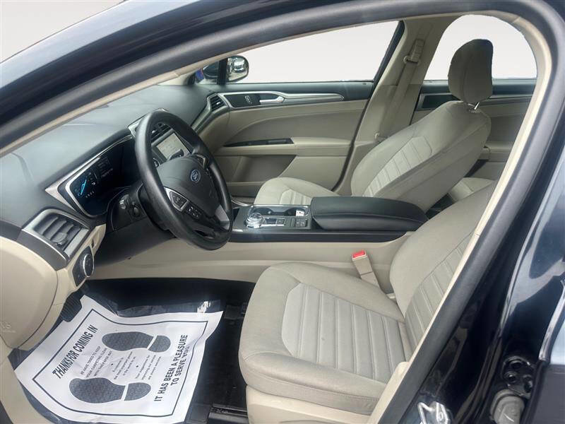 Used 2020 Ford Fusion SE image 9
