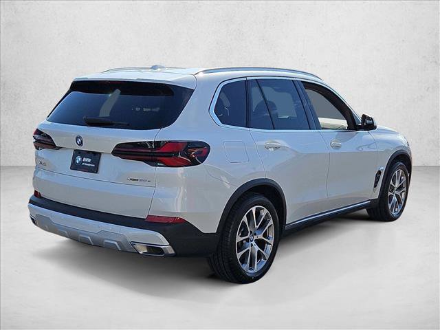 Used 2024 BMW X5 xDrive50e w/ Parking Assistance Package AWD/4WD image 5