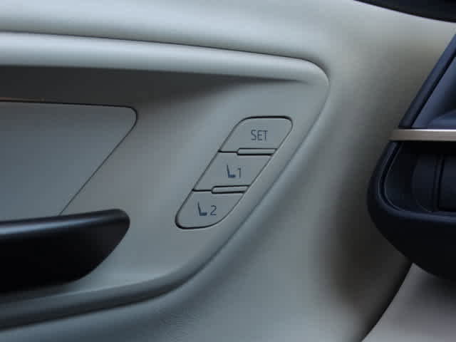 Certified 2024 Toyota Crown Limited w/ Advanced Technology Package image 39