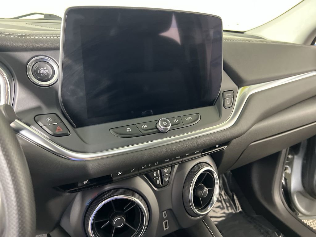 Used 2025 Chevrolet Blazer LT image 12