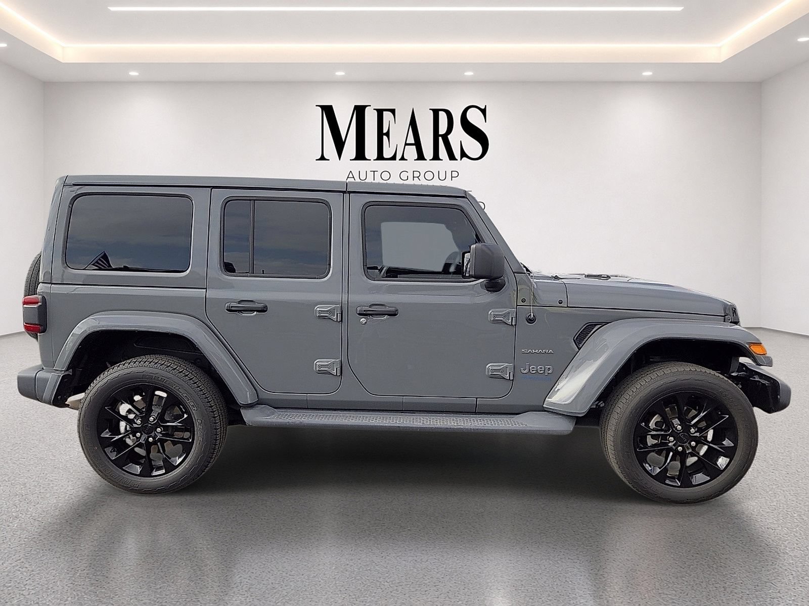 Used 2021 Jeep Wrangler Unlimited Sahara w/ Cold Weather Group AWD/4WD image 6