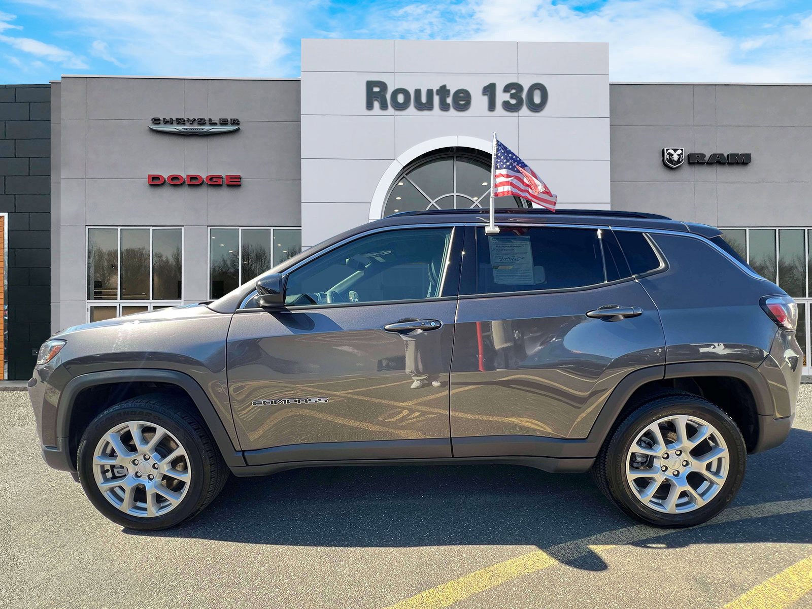 Used 2023 Jeep Compass Latitude image 5