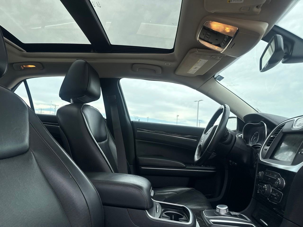 Used 2020 Chrysler 300 Limited RWD image 27