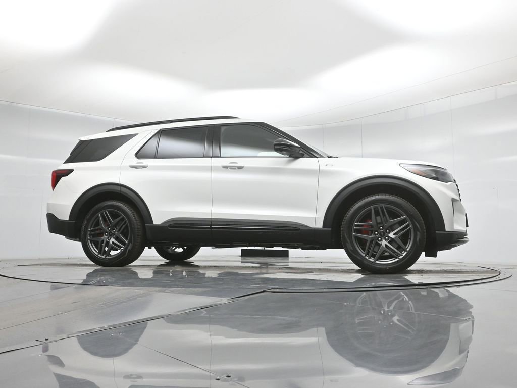 New 2026 Ford Explorer ST-Line w/ ST-Line Street Pack image 3