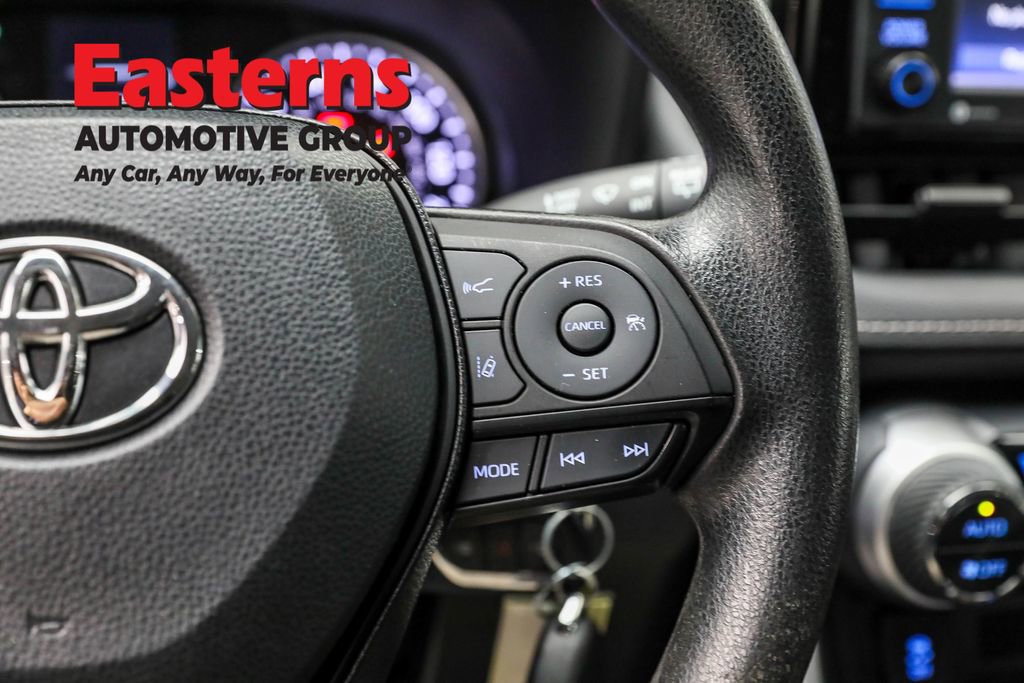 Used 2021 Toyota RAV4 LE image 16