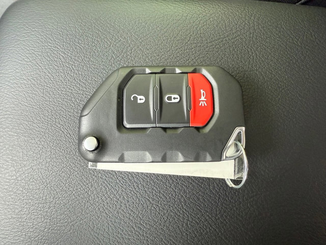 New 2025 Jeep Gladiator Mojave w/ Steel Bumper Group image 32