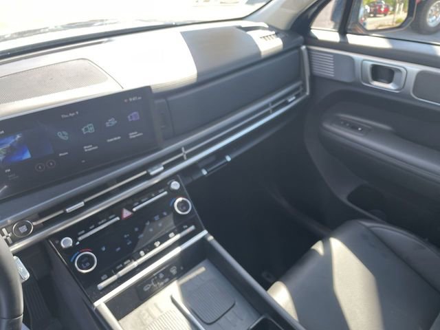 Used 2025 Hyundai Santa Fe SEL FWD image 13