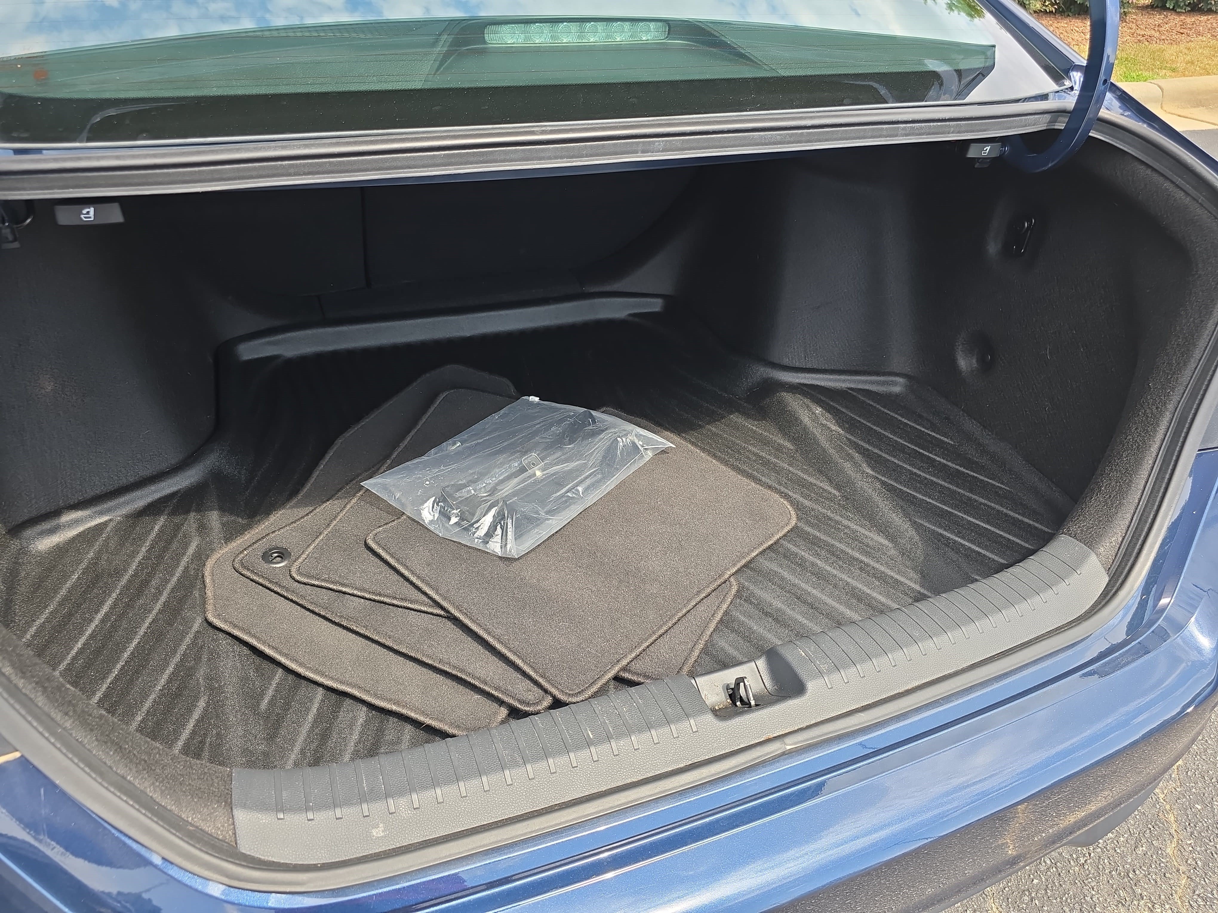 Used 2023 Honda Accord EX image 11