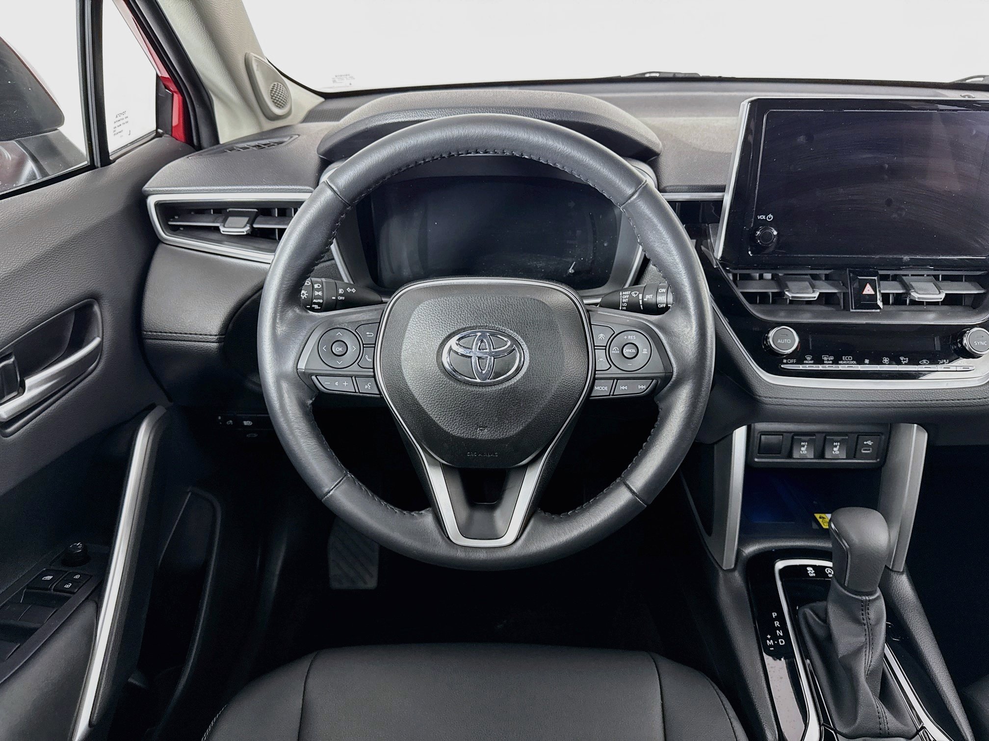 Used 2023 Toyota Corolla Cross XLE w/ Convenience Package FWD image 23