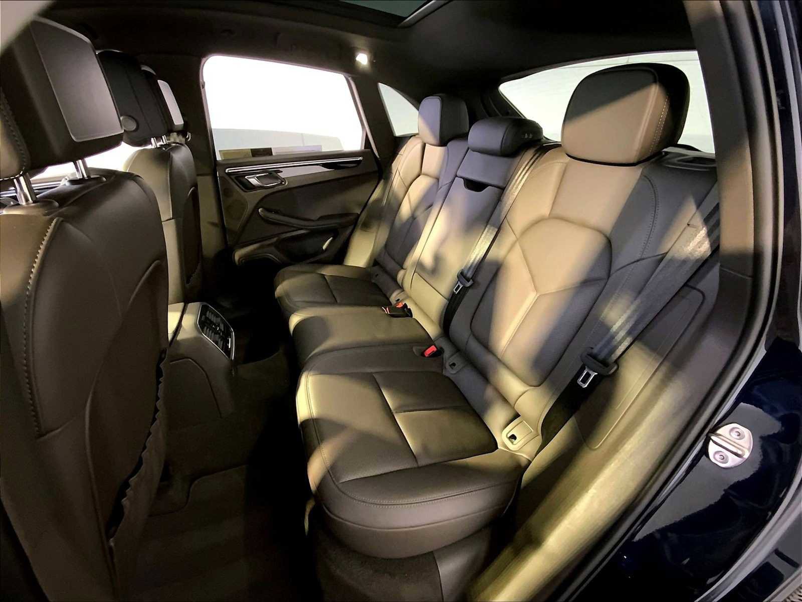 Certified 2023 Porsche Macan image 24