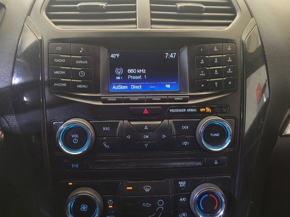 Used 2017 Ford Explorer XLT image 25