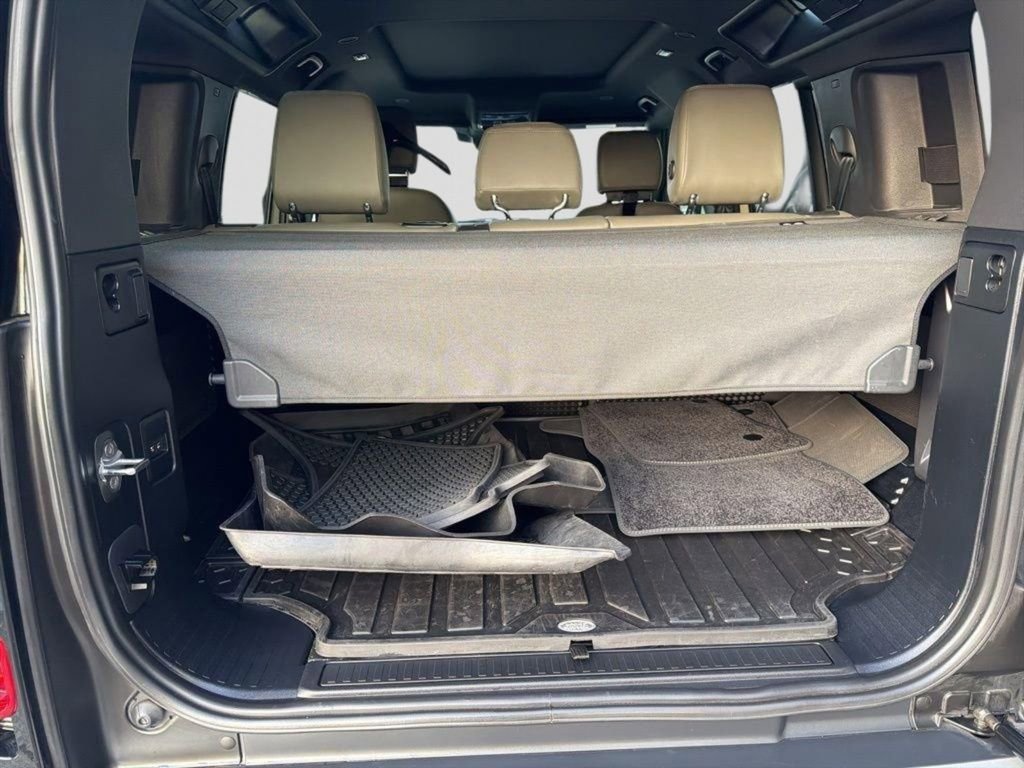 Used 2024 Land Rover Defender 110 S image 6