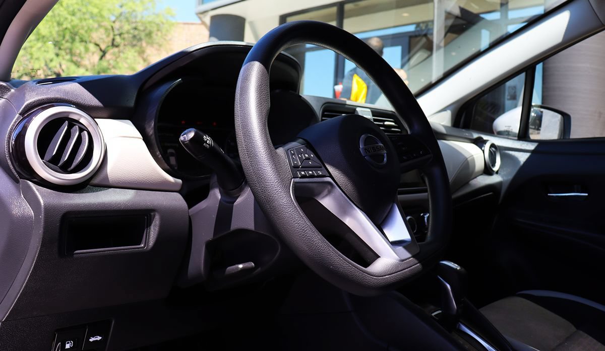 Used 2021 Nissan Versa SV FWD image 38