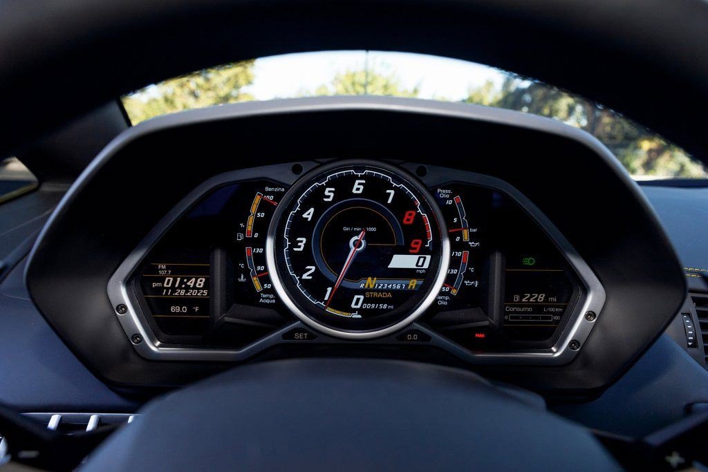 Used 2014 Lamborghini Aventador image 19