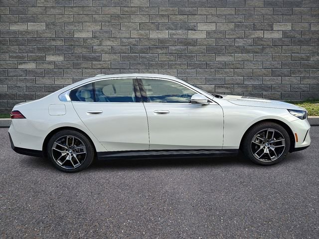 Used 2026 BMW i5 eDrive40 image 7