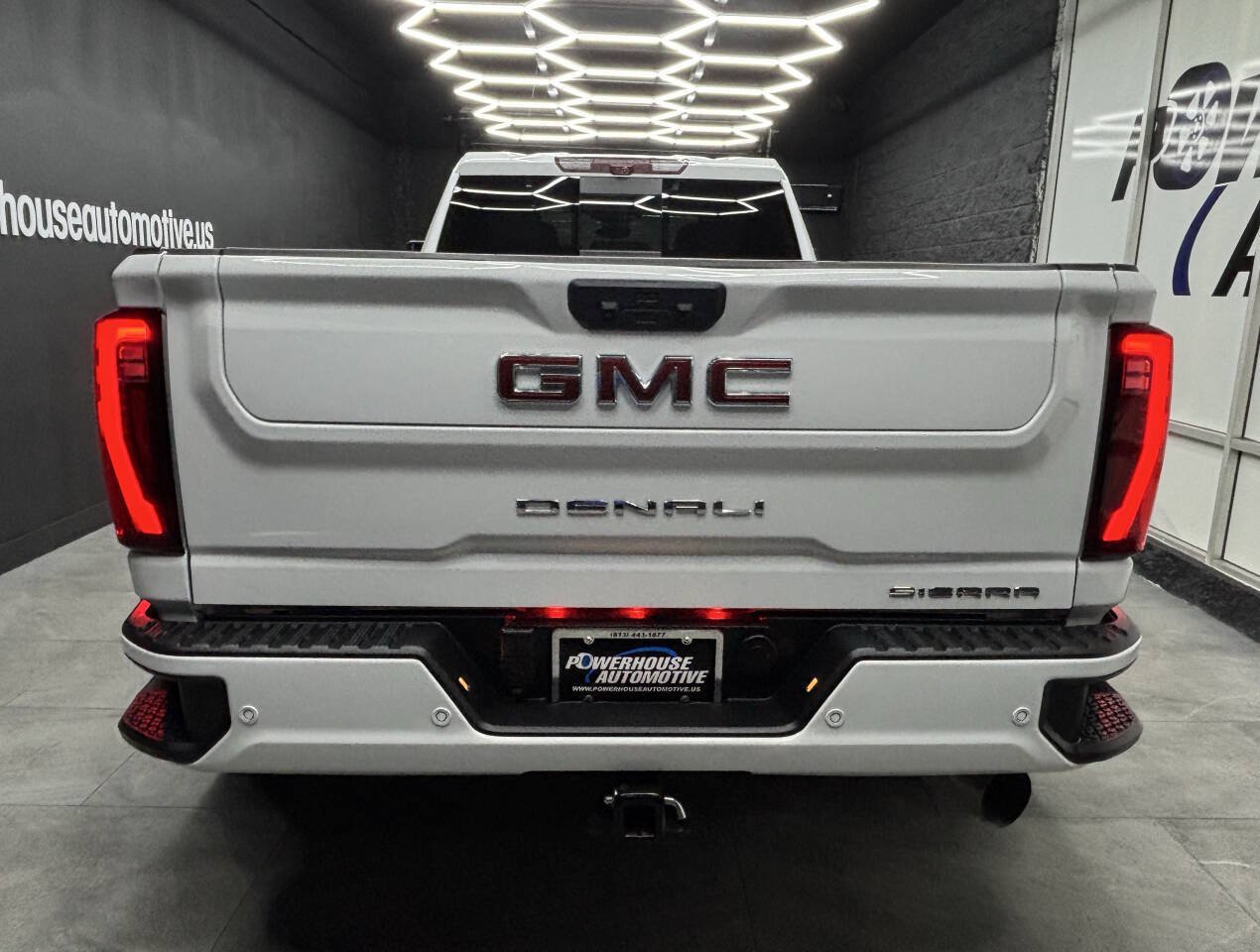 Used 2025 GMC Sierra 3500 Denali w/ Denali Reserve Package AWD/4WD image 9