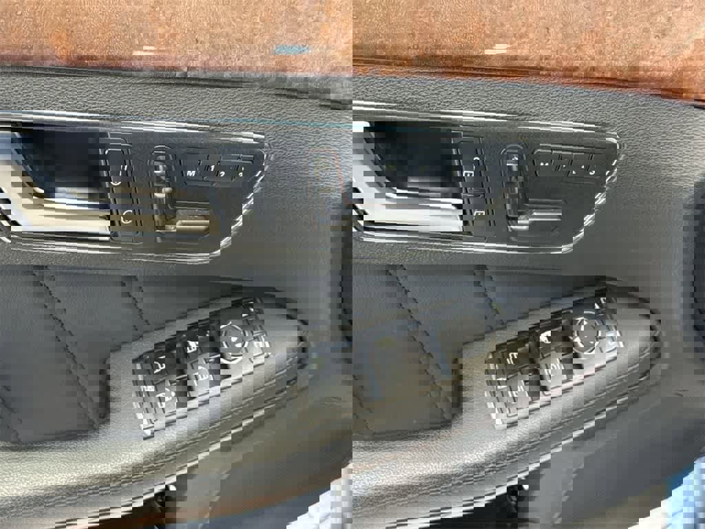 Used 2012 Mercedes-Benz E 350 4MATIC Sedan image 18