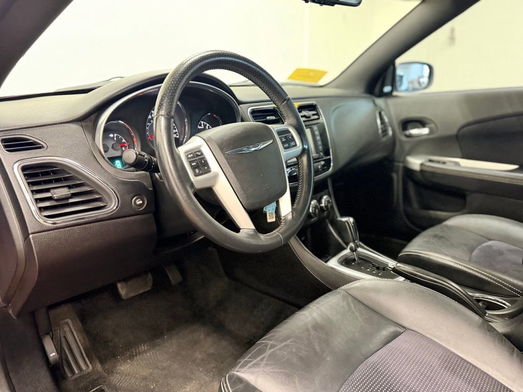 Used 2013 Chrysler 200 S FWD image 10