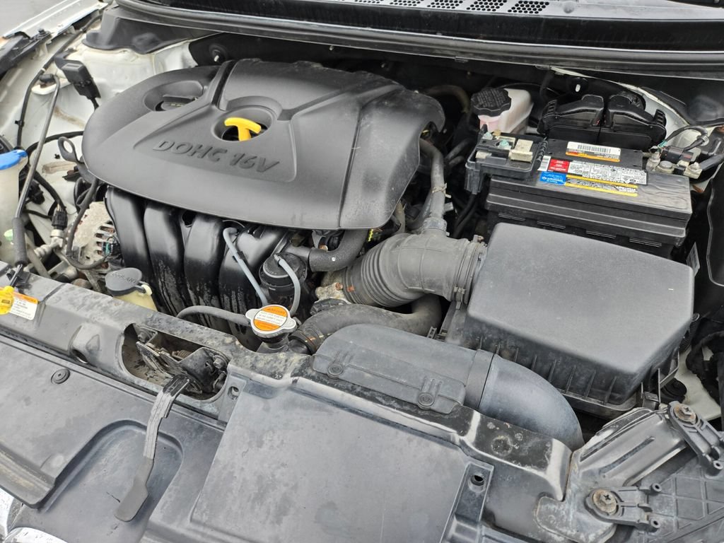 Used 2012 Hyundai Elantra GLS FWD image 21