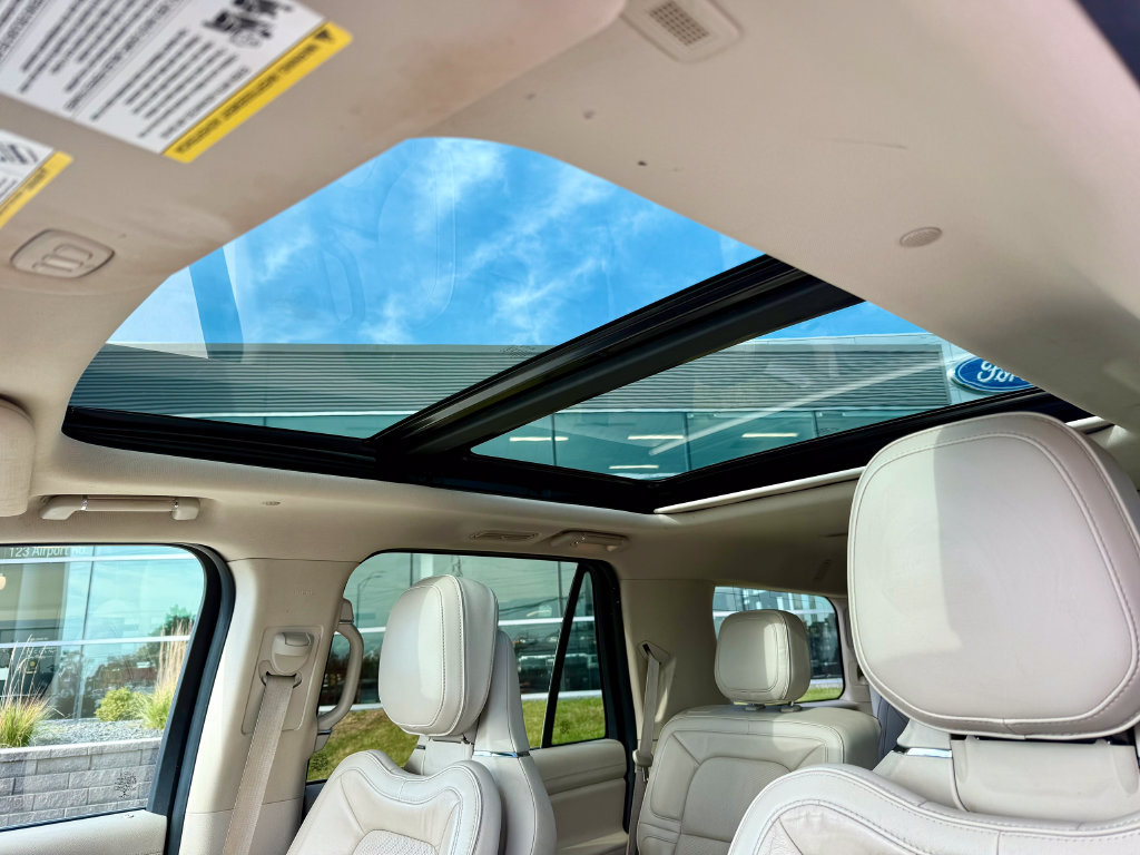 Used 2018 Lincoln Navigator Reserve w/ Technology Package AWD/4WD image 31
