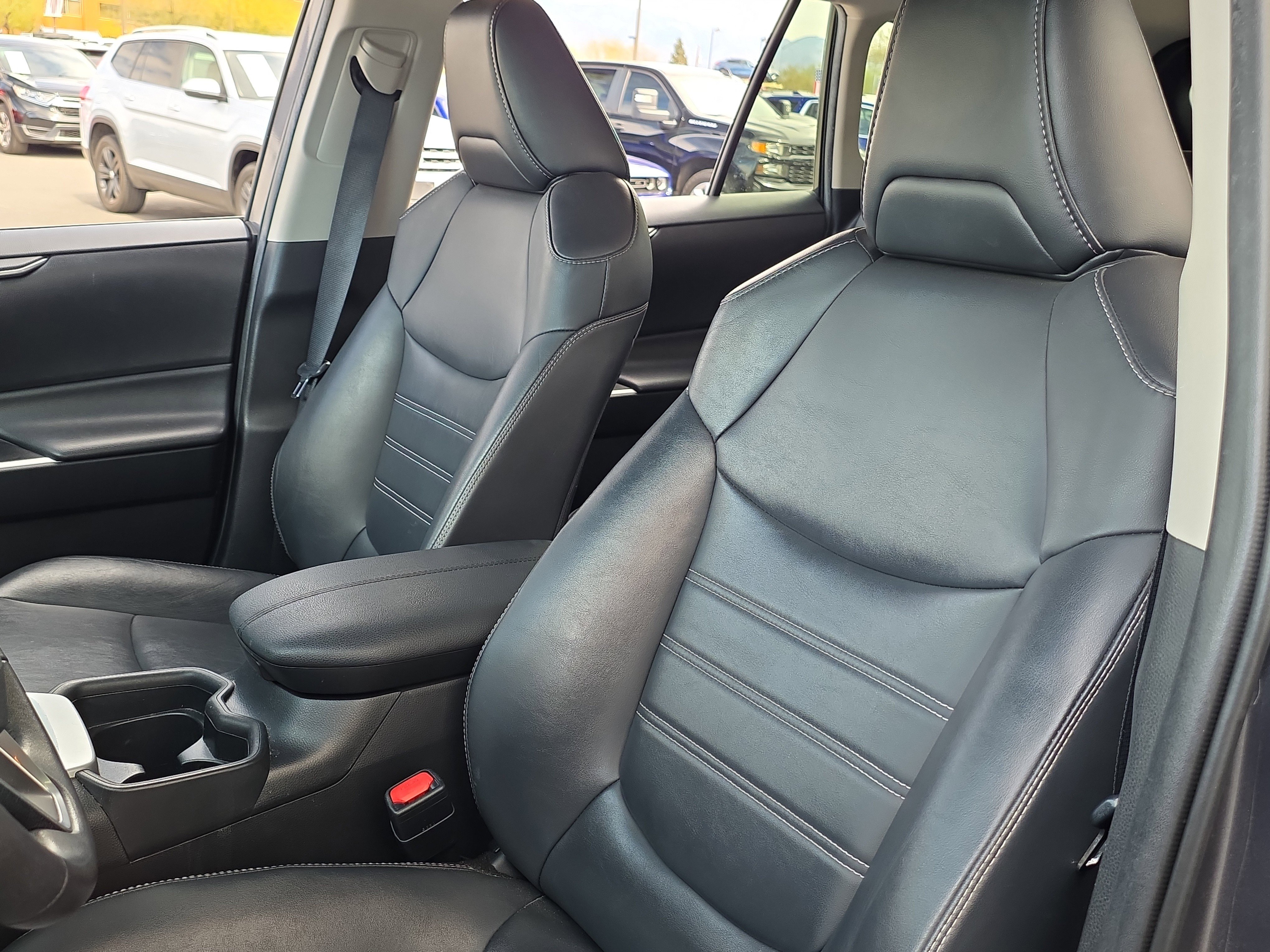 Used 2020 Toyota RAV4 XLE Premium image 14