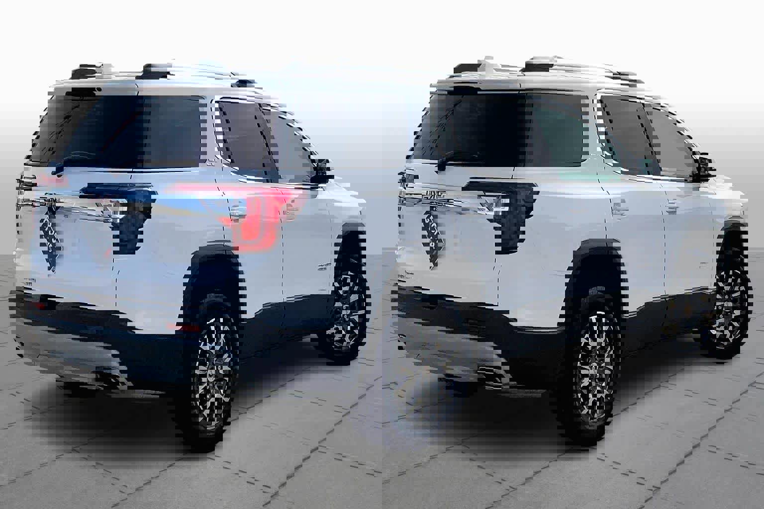 Used 2023 GMC Acadia SLE w/ Driver Convenience Package image 13