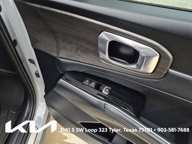 Certified 2025 Kia Sorento SX AWD/4WD image 16