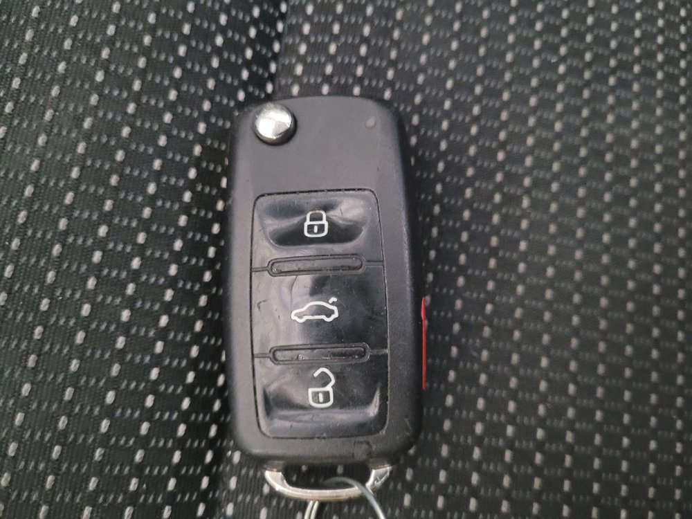 Used 2018 Volkswagen Passat 2.0T S image 32