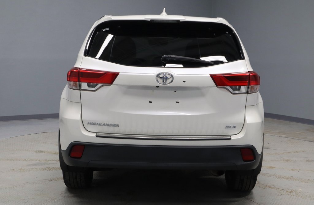 Used 2018 Toyota Highlander XLE image 13