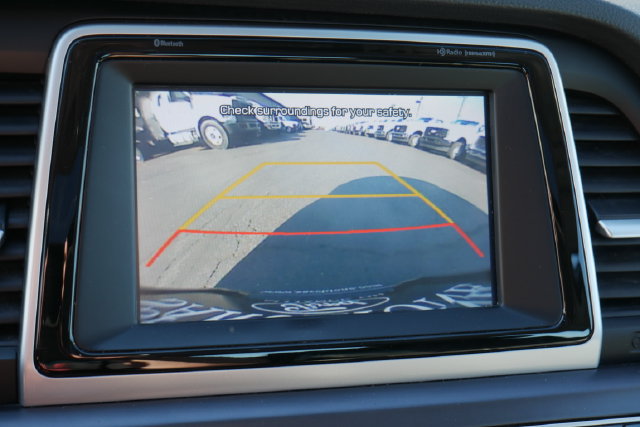 Used 2018 Hyundai Sonata Limited w/ Winter Weather Package FWD image 4