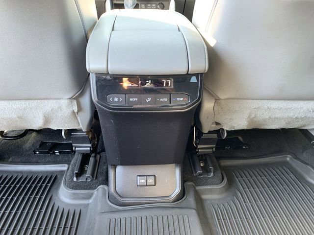 Used 2023 Toyota Highlander XLE image 33