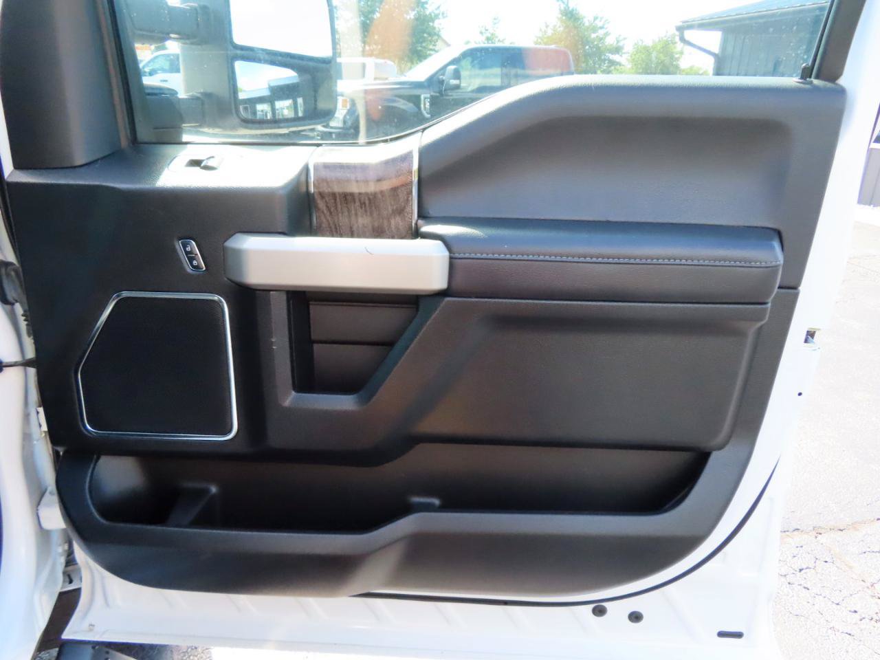 Used 2018 Ford F250 Lariat w/ Lariat Ultimate Package AWD/4WD image 53