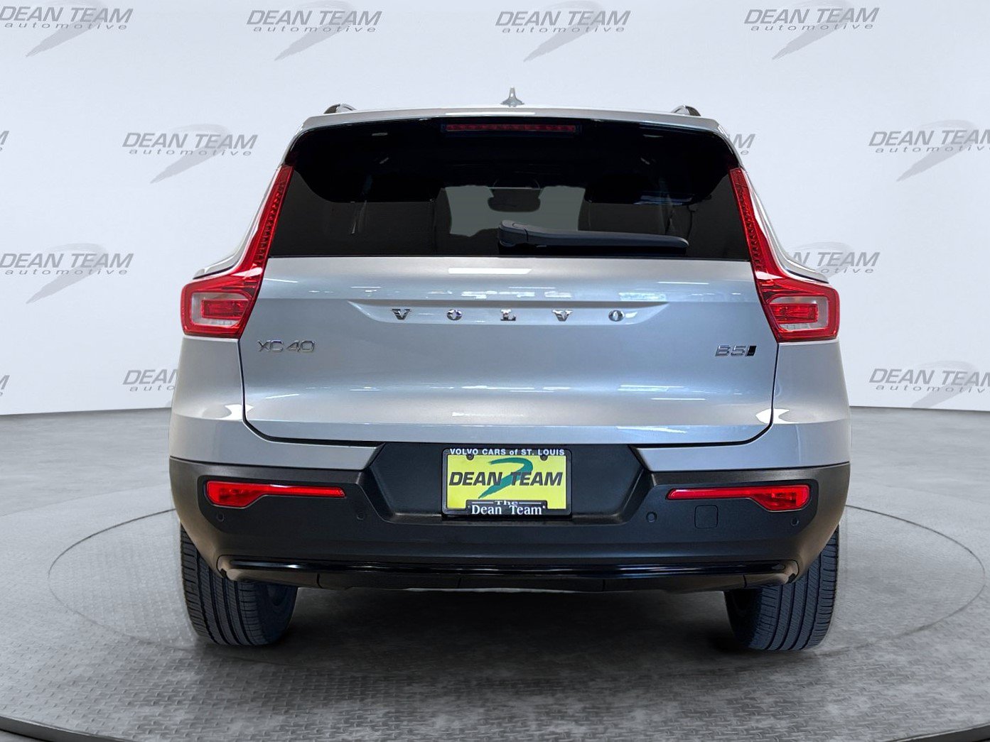 Used 2023 Volvo XC40 B5 Plus w/ Driver Assist Package AWD/4WD image 8