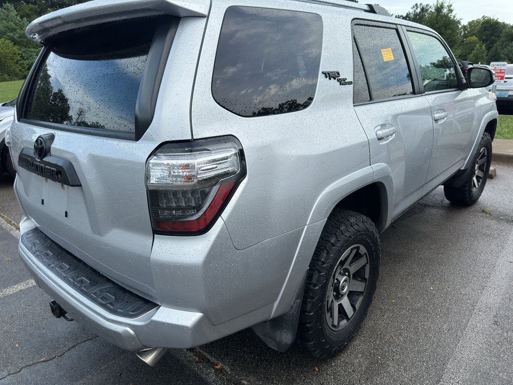 Used 2018 Toyota 4Runner TRD Off-Road Premium w/ Convenience Package AWD/4WD image 9