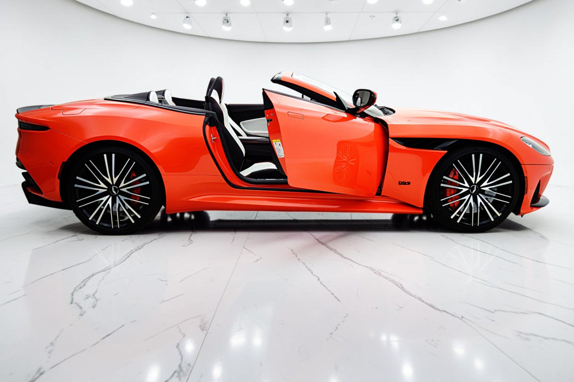 Used 2023 Aston Martin DBS Superleggera Volante RWD image 12