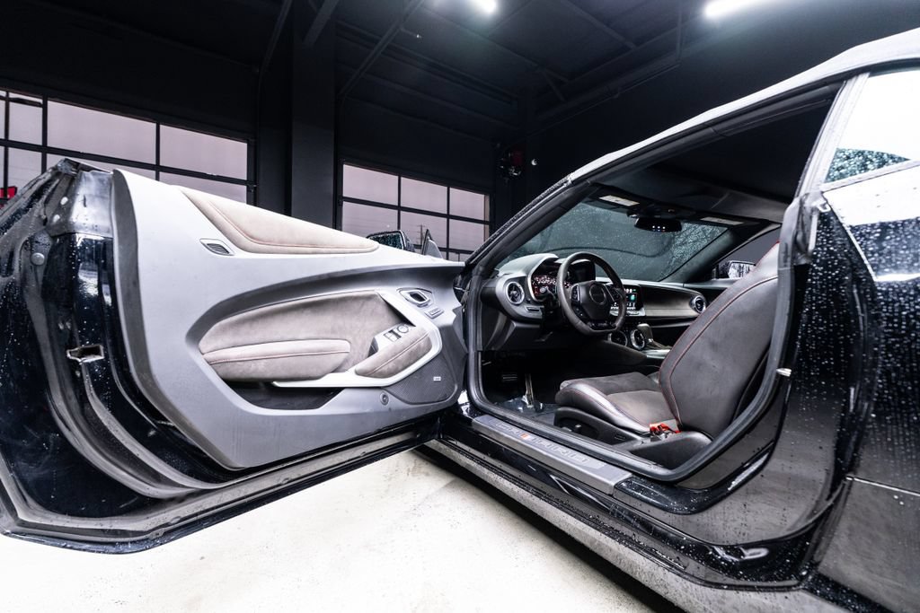 Used 2018 Chevrolet Camaro ZL1 RWD image 20