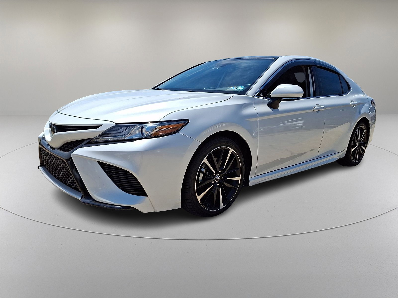 Used 2019 Toyota Camry XSE FWD image 5