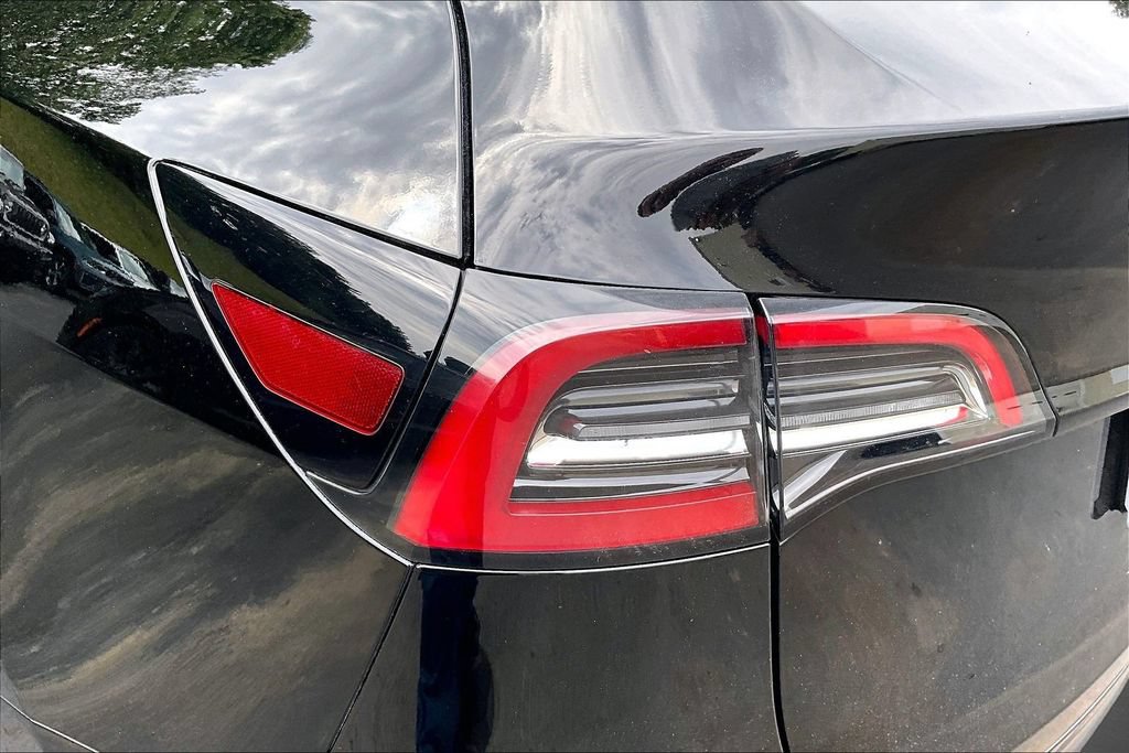 Used 2022 Tesla Model Y Long Range AWD/4WD image 22