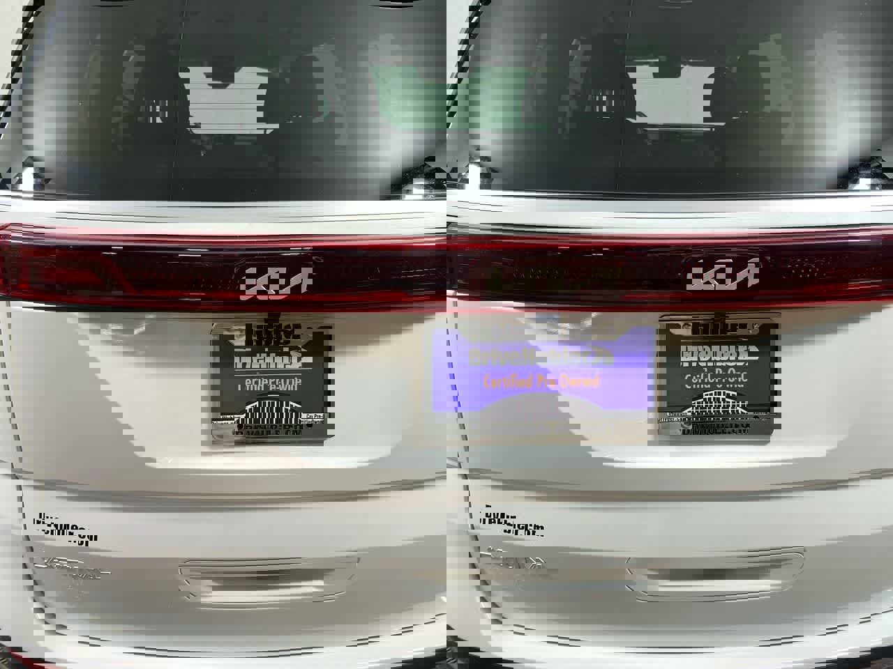 Used 2024 Kia Carnival LX image 17