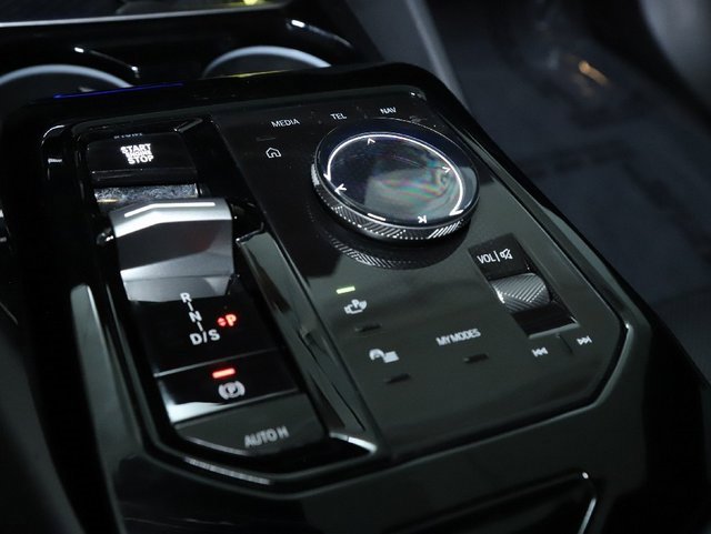 Certified 2025 BMW 530i xDrive w/ Premium Package image 27
