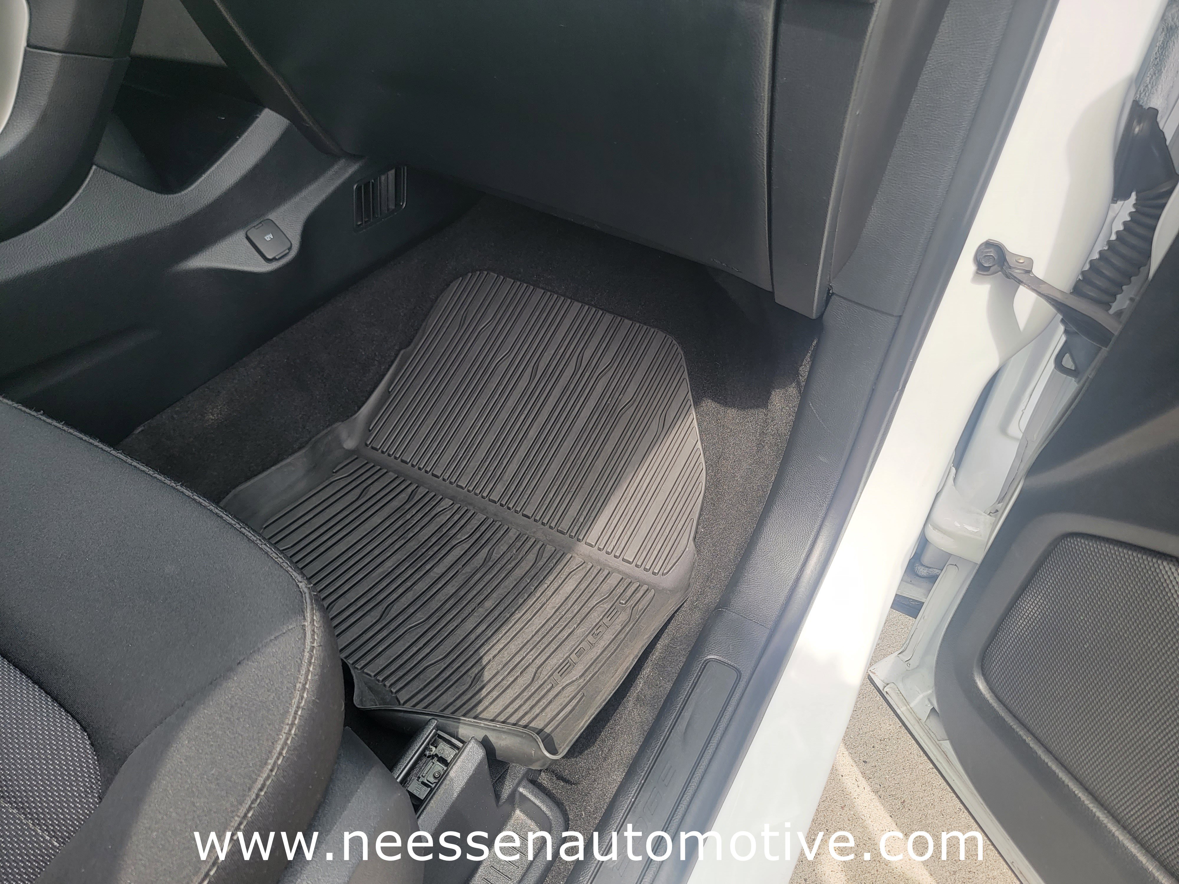 Used 2024 Ford Edge SE image 9