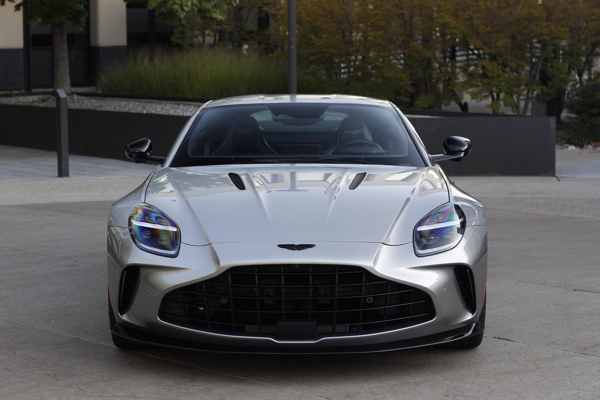 Used 2025 Aston Martin V8 Vantage Coupe RWD image 5