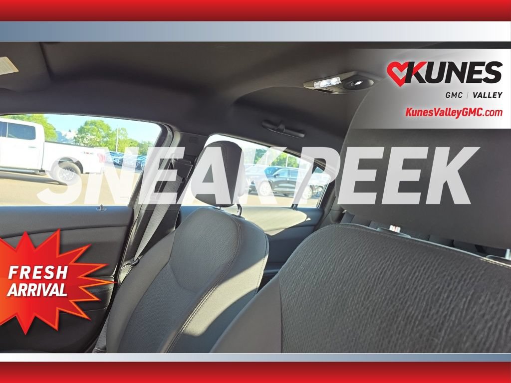 Used 2013 Chrysler 200 Touring FWD image 4