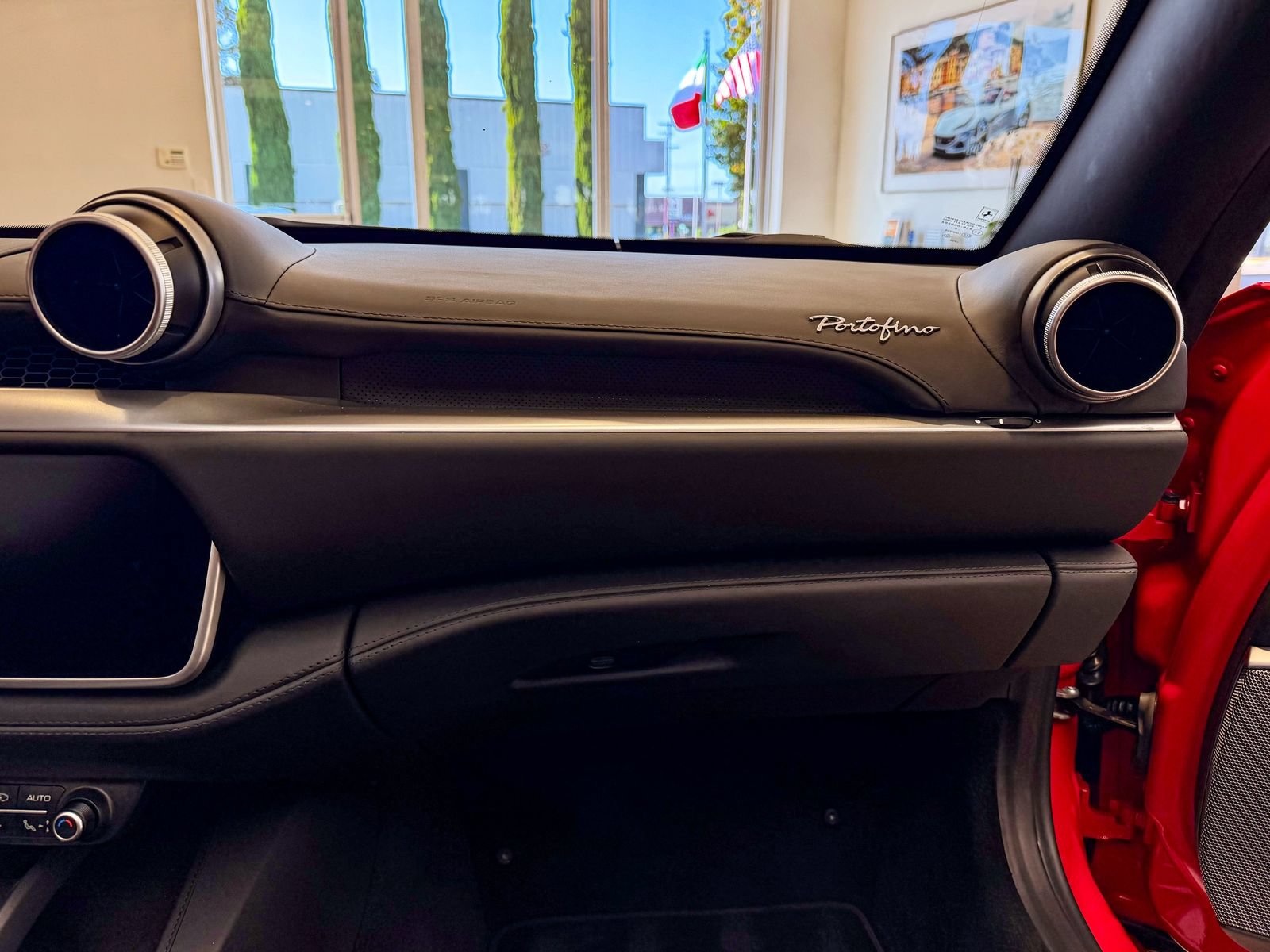 Used 2019 Ferrari Portofino RWD image 15
