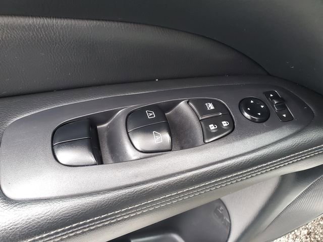 Used 2020 Nissan Pathfinder SL image 18