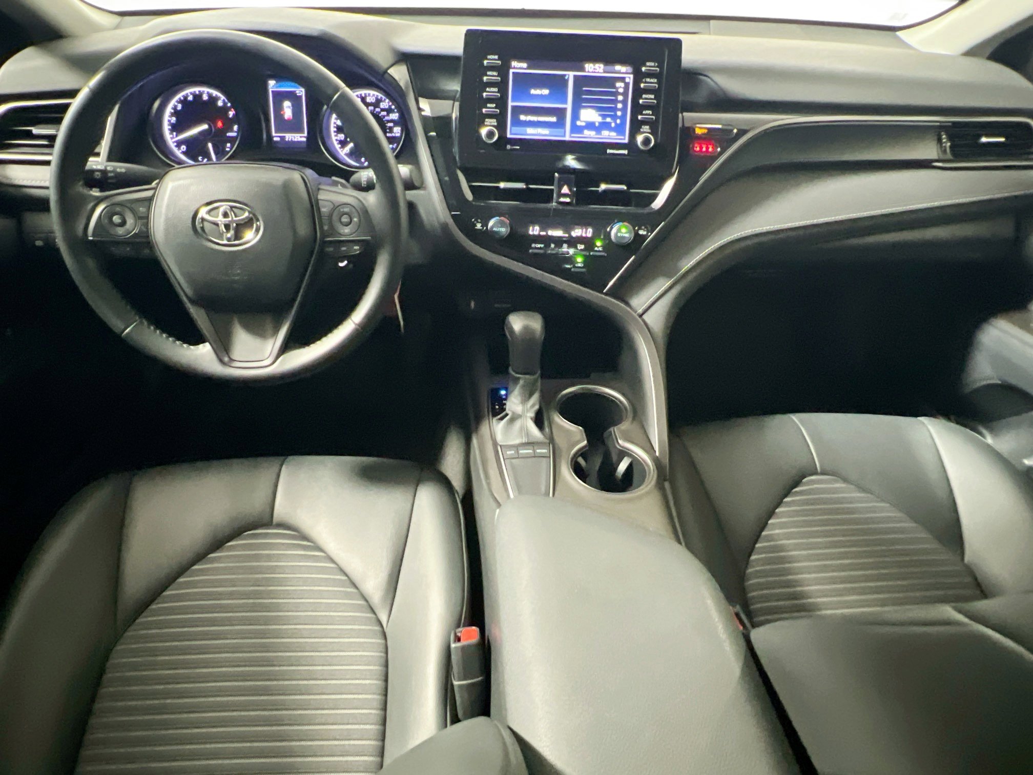 Used 2023 Toyota Camry SE image 29